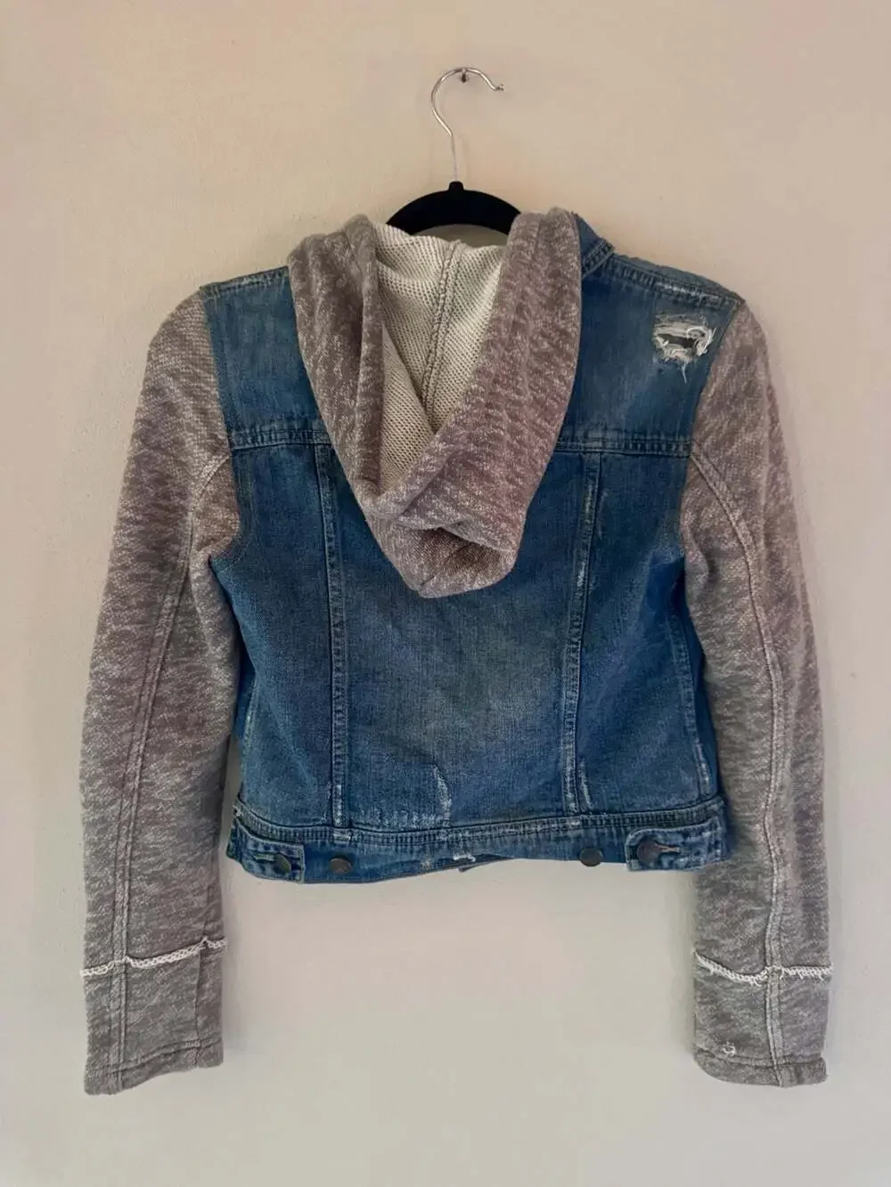 Free People Size XS Women's Denim Hooded Trucker Jacket with Knit Sleeves - Picture 3 of 9